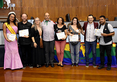 DISTRIBUIÇÃO DO GUIA SESSÃO SOLENE DO ORGULHO LGBTS DA CIDADE SANTO ANDRÉ DIA 25/6/2019