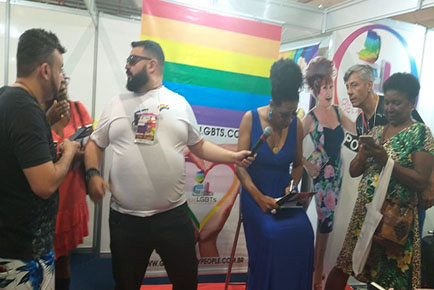 DISTRIBUIÇÃO DO GUIA LGBTS 12ª EDIÇÃO NA FEIRA EXPO PRIDE QUE ACONTECEU DIA 7 E 8 DE SETEMBRO 2019