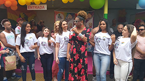 Presenca Vip da Silvetty Montilla no stand do guia LGBTS( Guia da Nany People). Pré Parada.