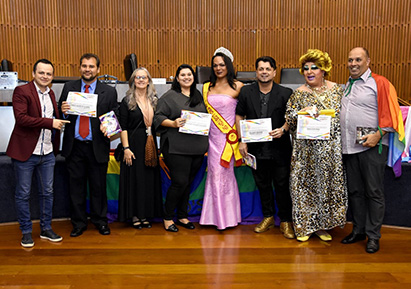 DISTRIBUIÇÃO DO GUIA SESSÃO SOLENE DO ORGULHO LGBTS DA CIDADE SANTO ANDRÉ DIA 25/6/2019
